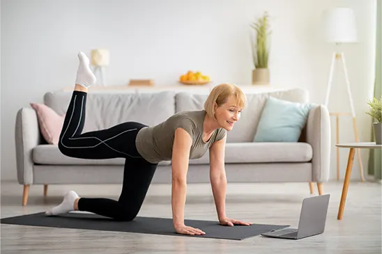 Woman doing pelvic floor exercises: Bird dogs