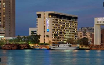 Radisson Blu Hotel, Dubai Deira Creek