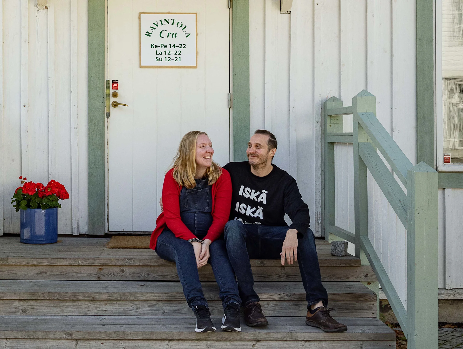 Julia ja Matti Auf der Mauer avasivat Espoon Kauklahteen tunnelmallisen ravintolan. Kuva: Otto Helkama
