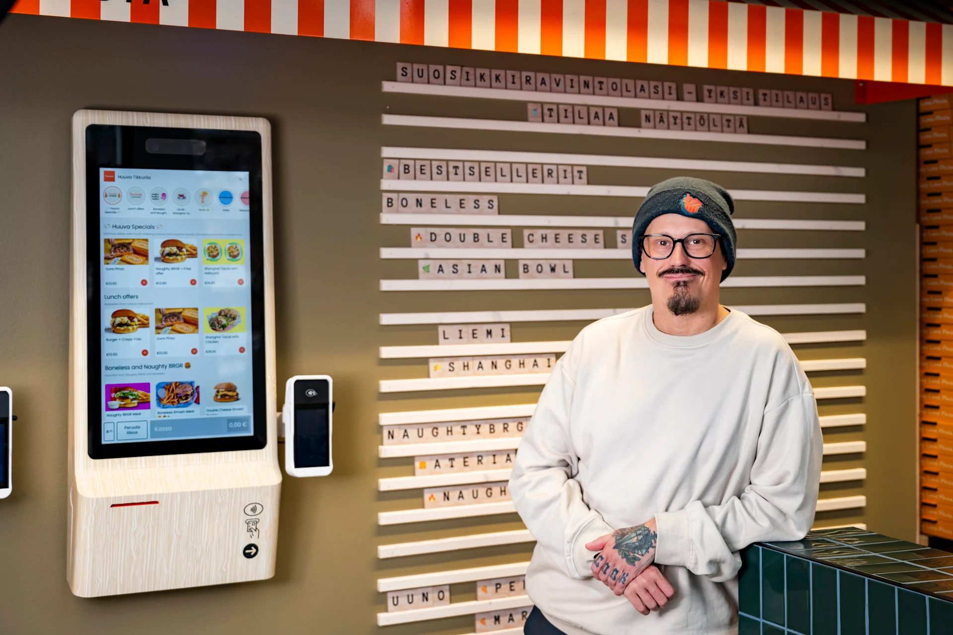 Huuvan keittiötoimenjohtaja Markus Kauppinen näkee kivijalkaravintoloissa monia etuja brändille. Kuva: Juuso Jatkola