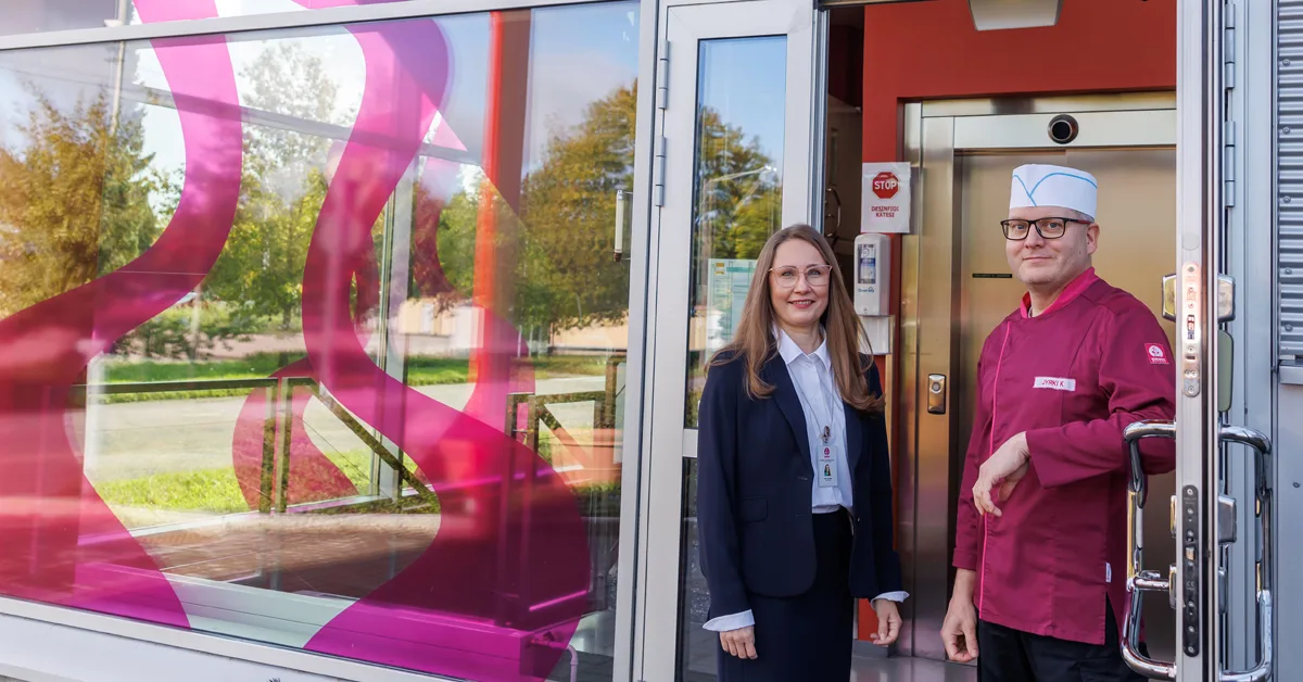 Asiakkuuspäällikkö Kati Aronen ja tuotantopäällikkö Jyrki Karppinen. Kuva: Heidi Noponen, Kuvagalleria Kotka