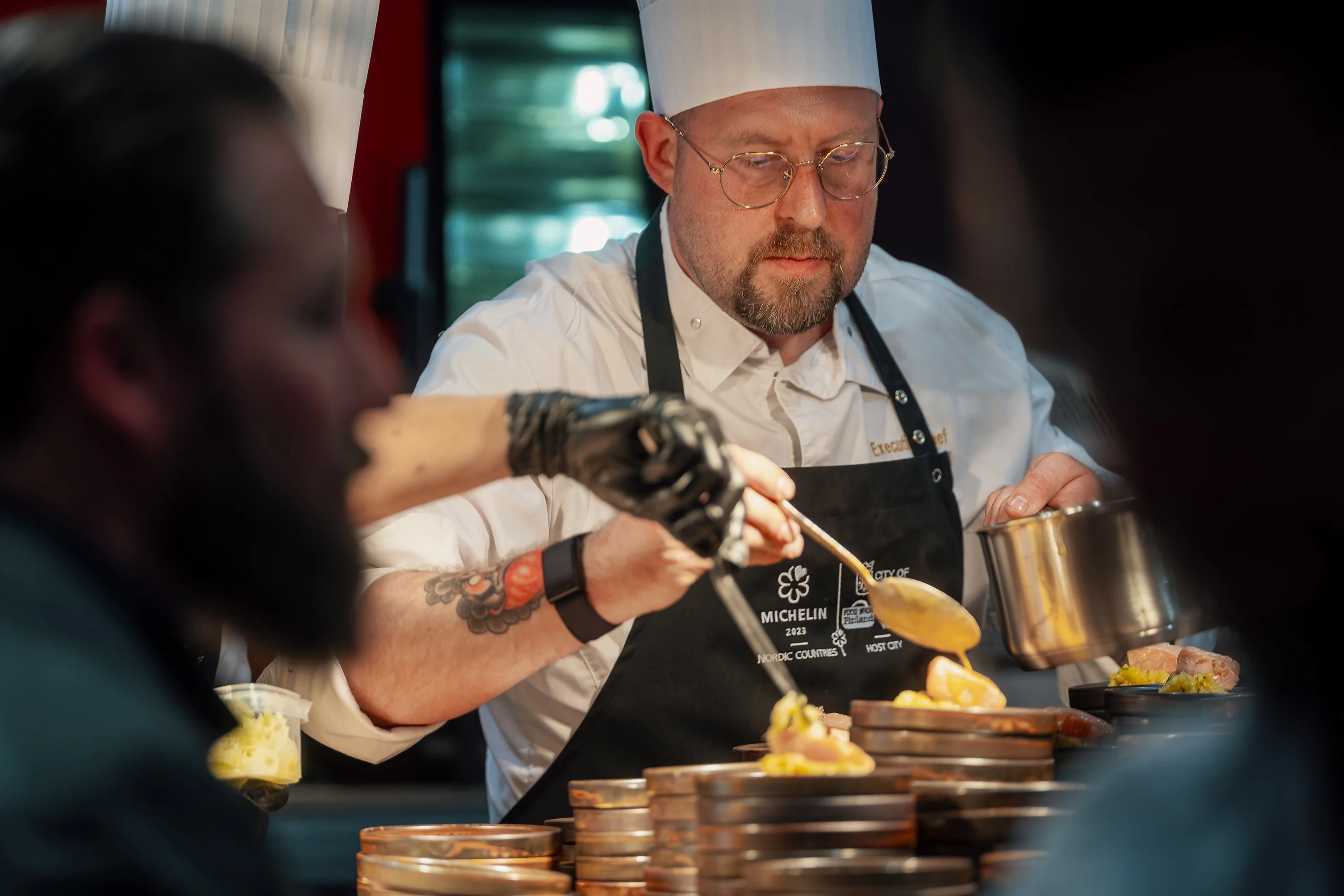 Kristian Karnell Logomossa järjestetyssä Michelin Star Revelation Event for Nordic Countries -tilaisuudessa. Kuva: Michelin