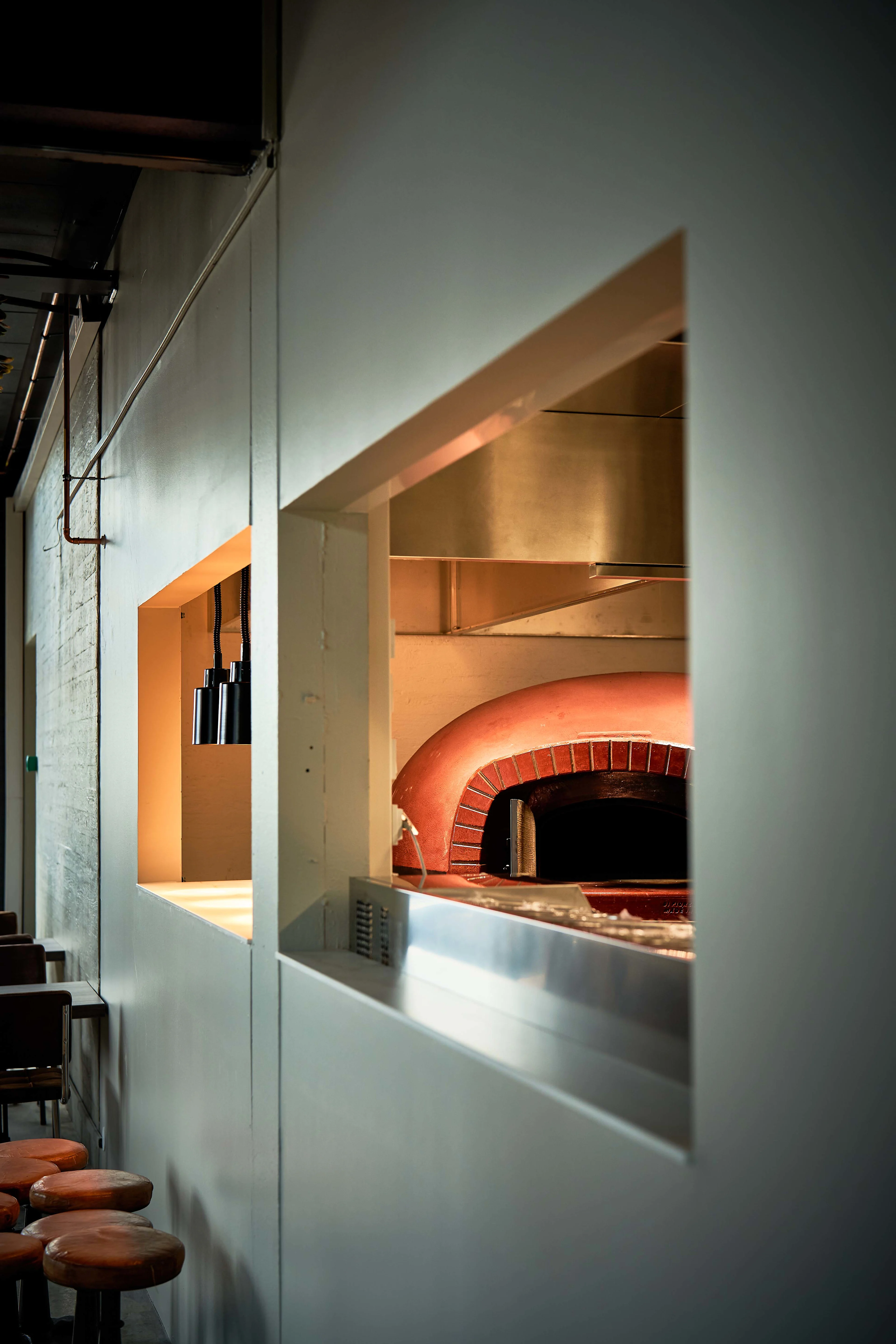 Teatron napolilainen pizzauuni tilattiin Dietan kautta Italian vanhimmalta pizzauunitehtaalta. Kuva: Pasi Kuronen