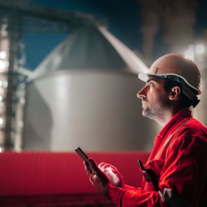 Man with helmet and ipad