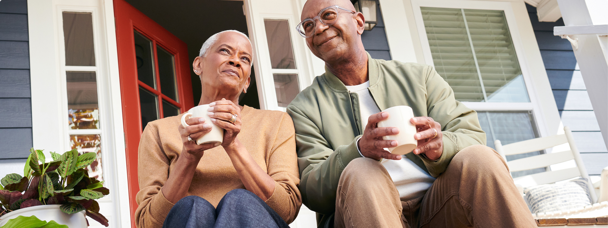 Home with James Hardie HardiePlank lap siding in Deep Ocean — exterior view