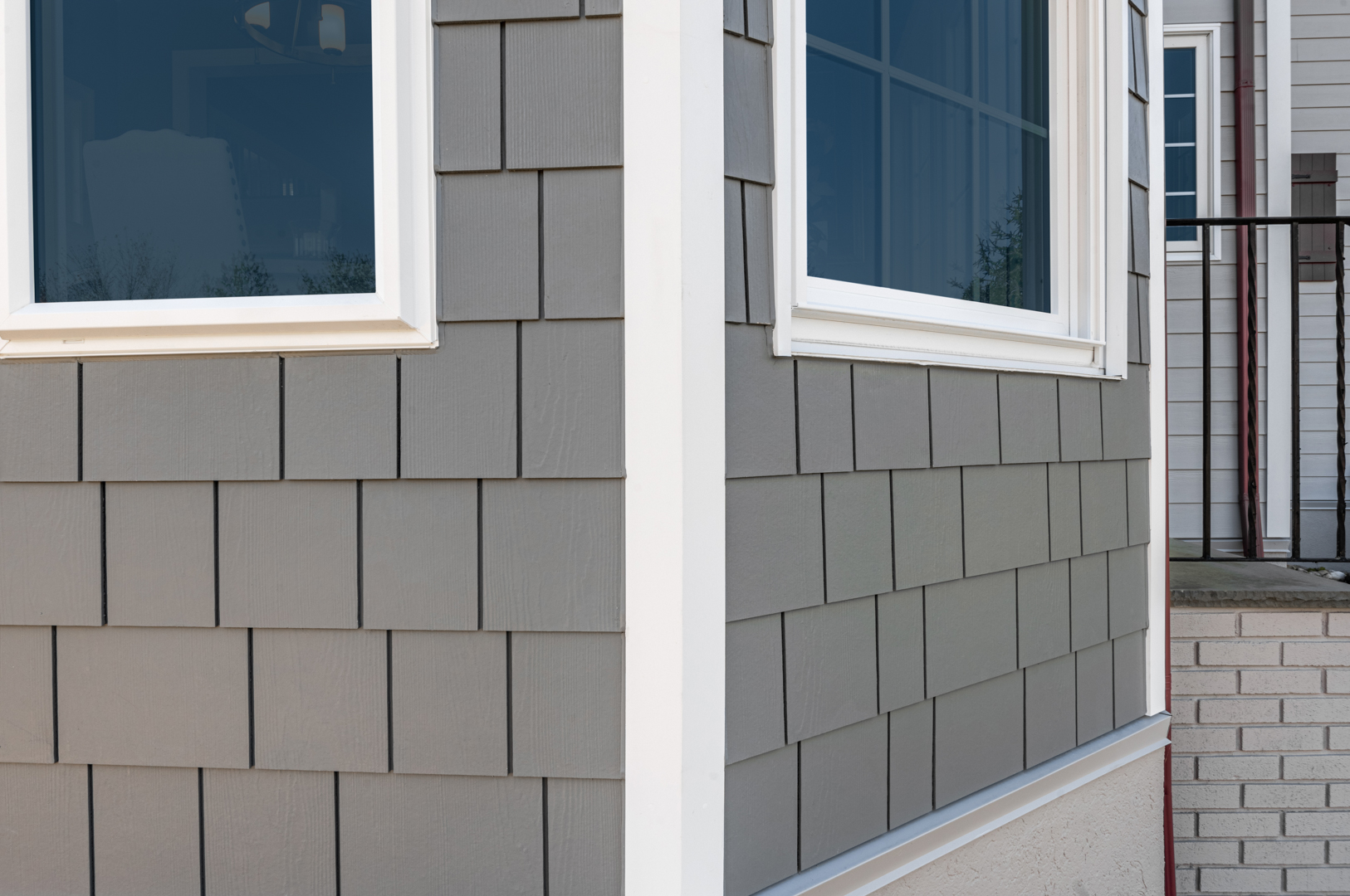 A corner of a home featuring Pearl Gray shingles and Arctic White trim