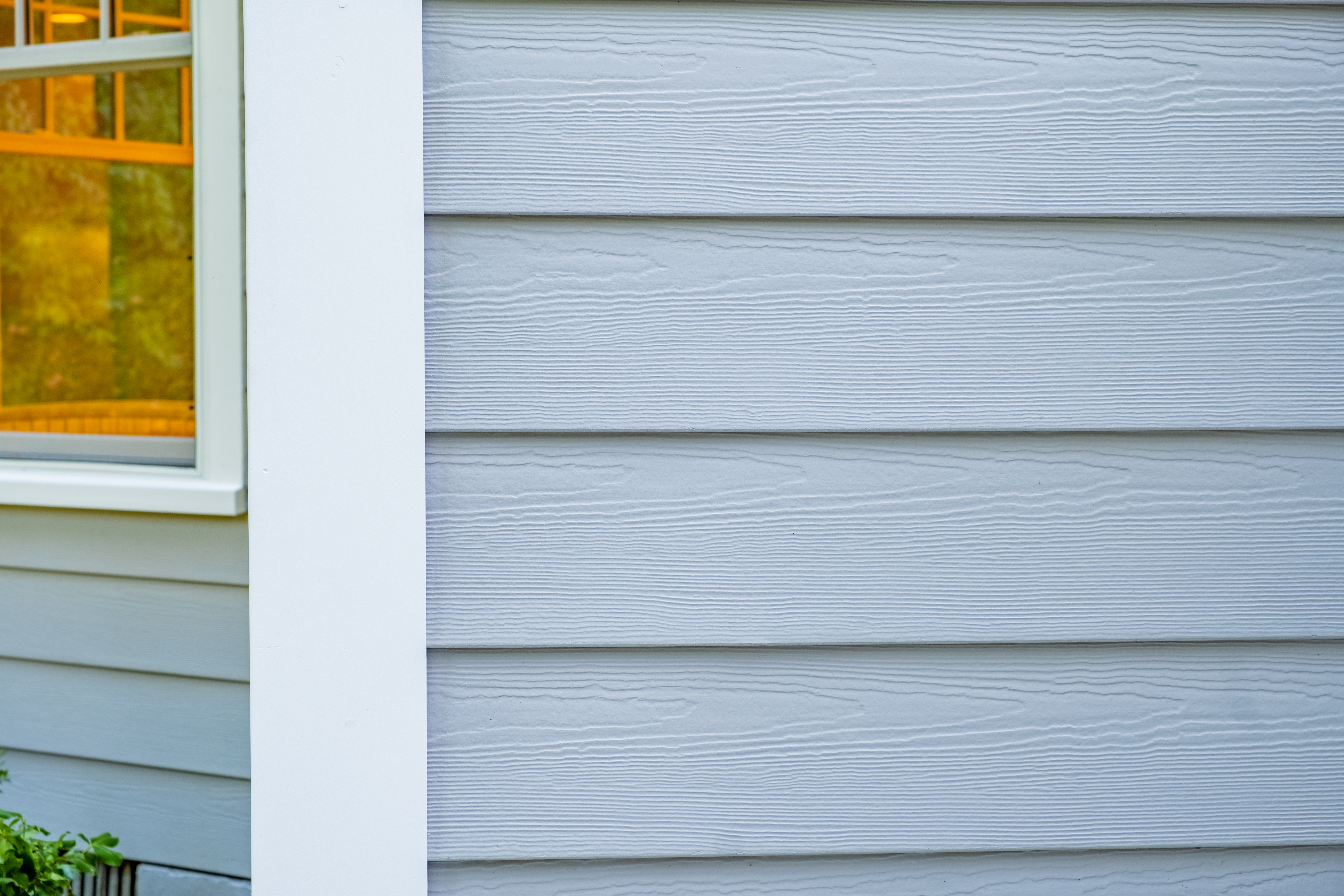 Corner of a house clad in Hardie Plank Cedarmill in Pearl Gray 