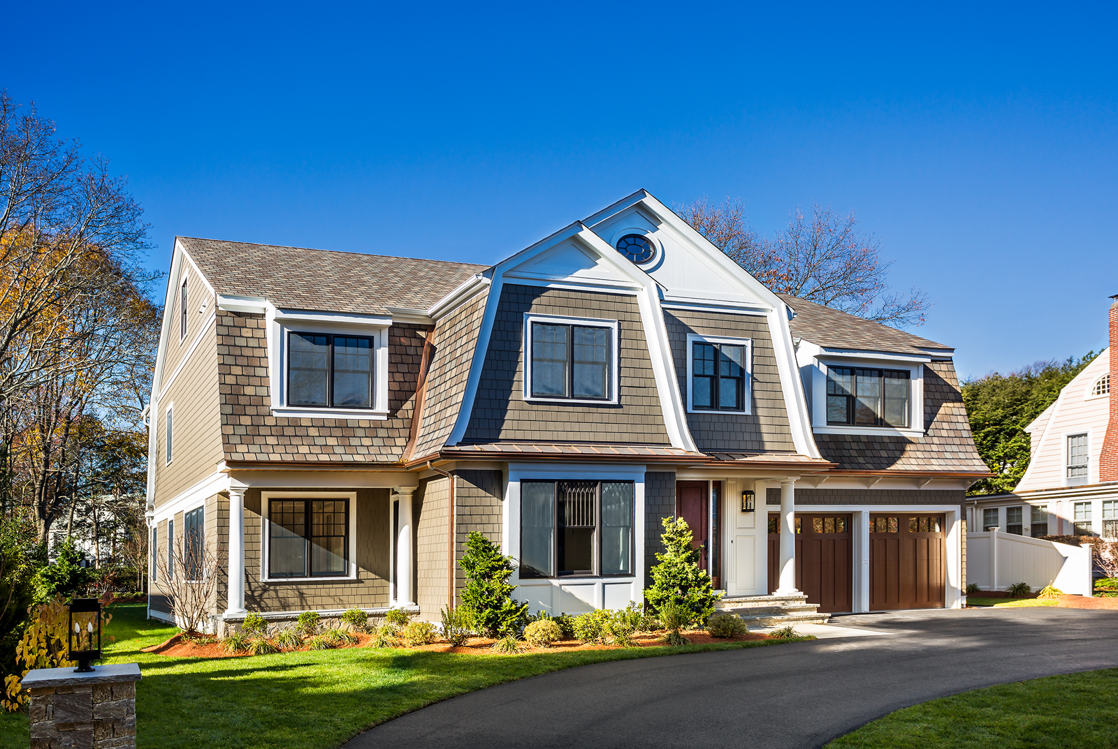 Your Guide to Dutch Colonial Homes | James Hardie, image size:1600x1073