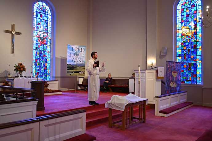 Scott Taylor talking on stage at Irving park united Methodist Church