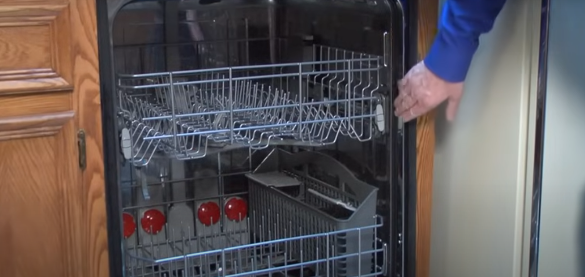 checking-the-dishwasher-door-seal