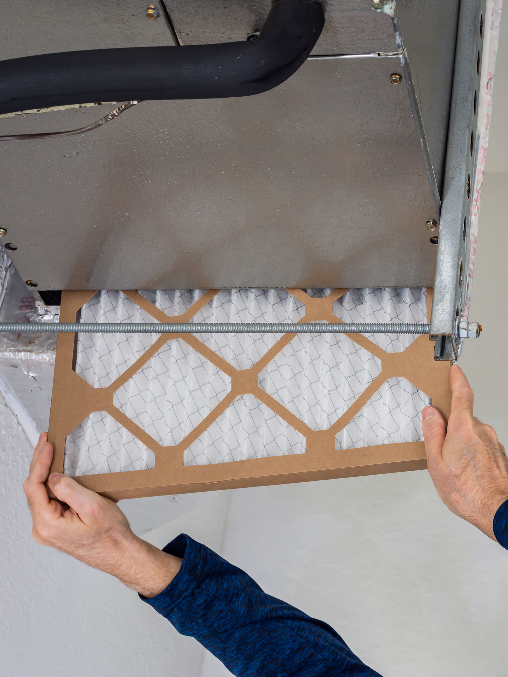 replacing-the-HVAC-air-filter-in-an-air-handler