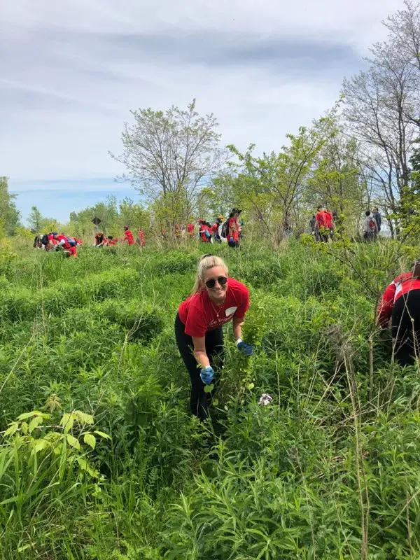 1-Kaitlyn-Lefeaver-pulls-garlic-mustard-at-Tommy-Thompson-on-Sunday-June-9-2019.jpg