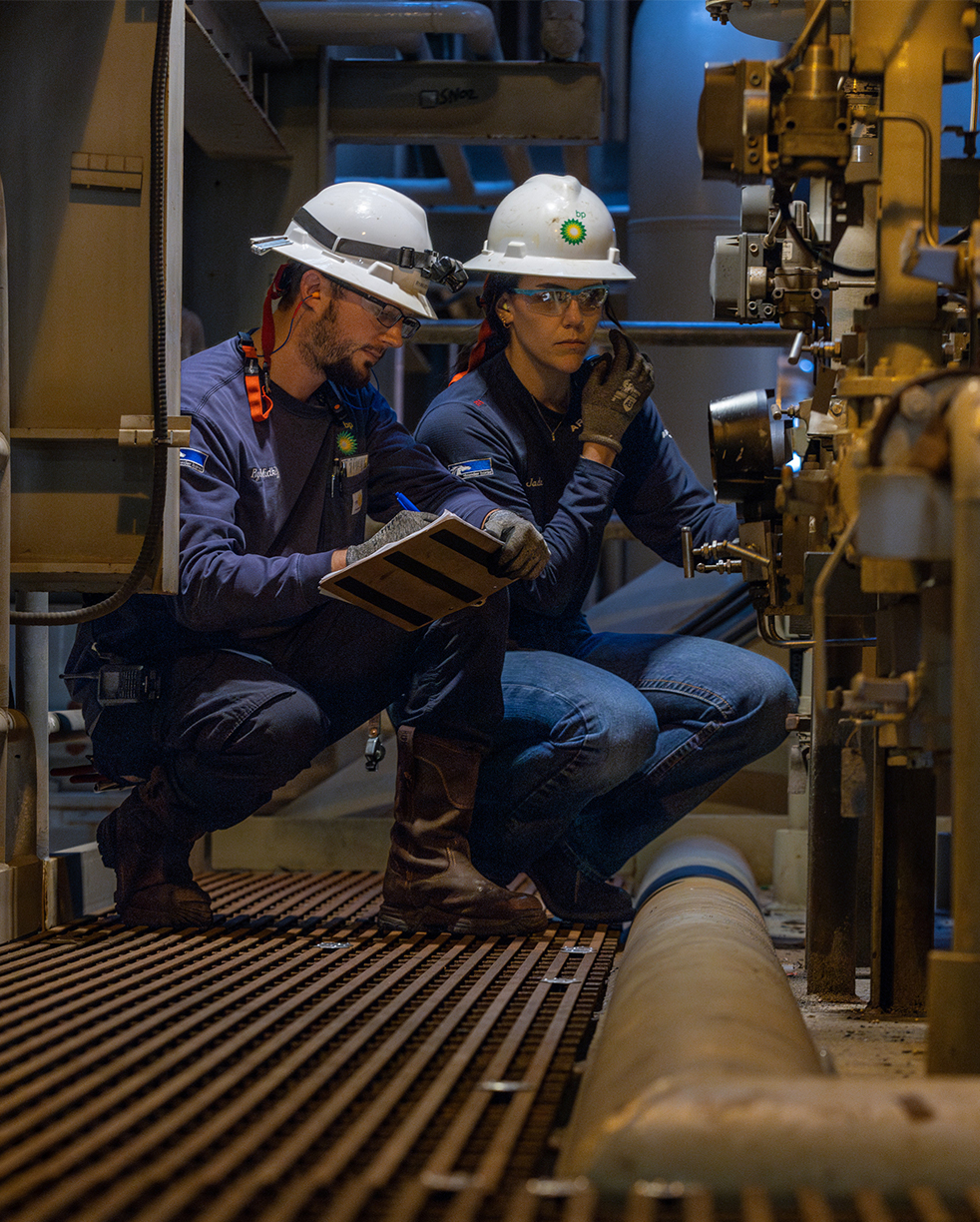Workers on Thunder Horse platform