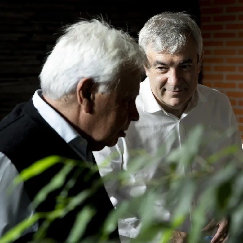 Felipe González and Luis Garicano during a moment of their conversation