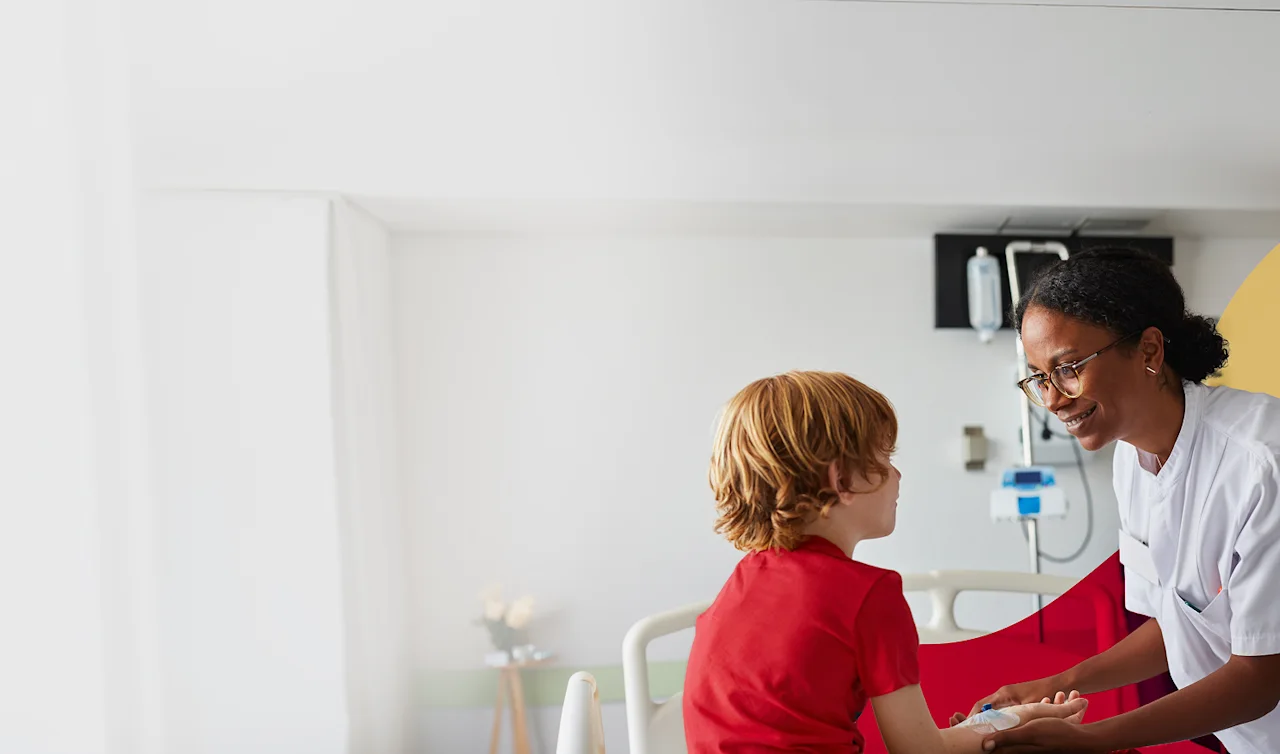 header-boy-red-shirt-female-doctor-t