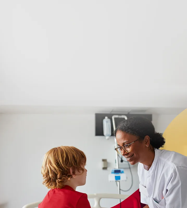 header-boy-red-shirt-female-doctor-m