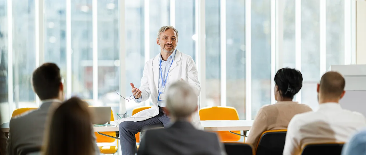 media-male-medical-doctor-leading-seminar-d