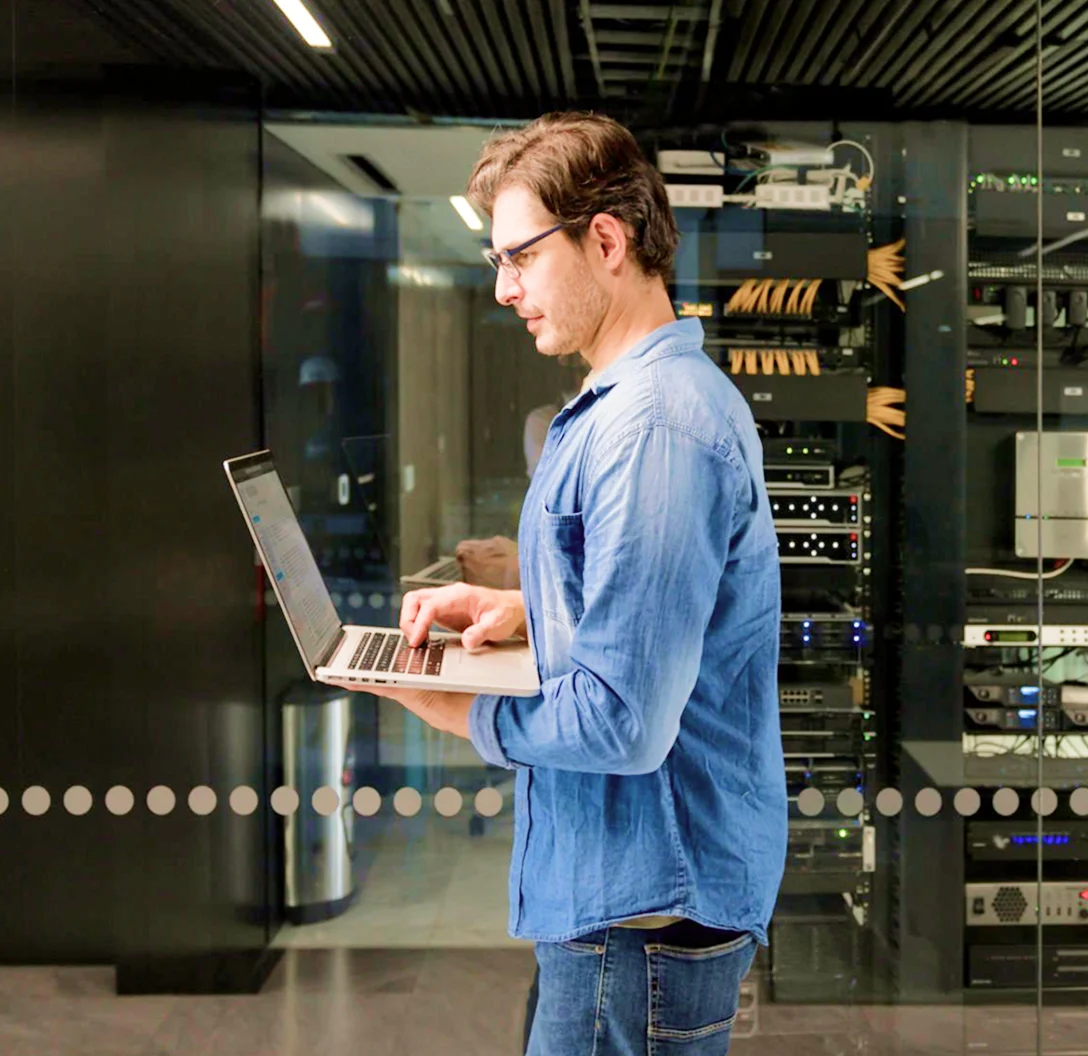 media-man-on-computer