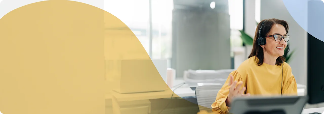 banner-woman-headset-yellow-sweater-3-d