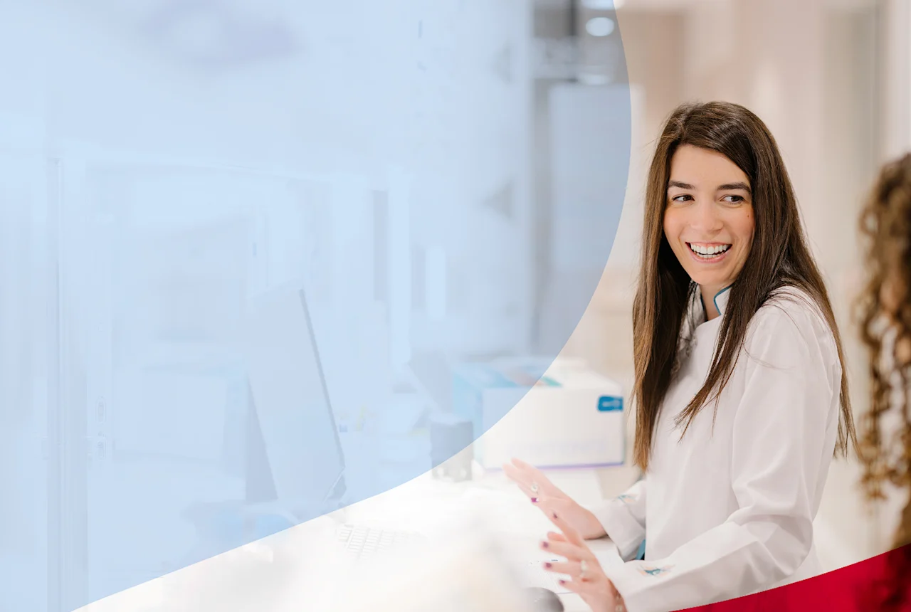 banner-2-female-doctors-lab-t