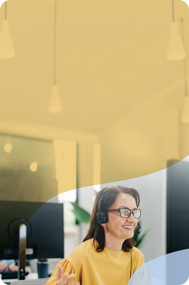 banner-woman-headset-yellow-sweater-3-m