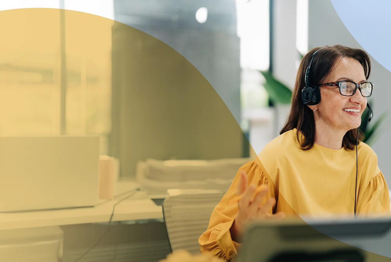banner-woman-headset-yellow-sweater-3-t