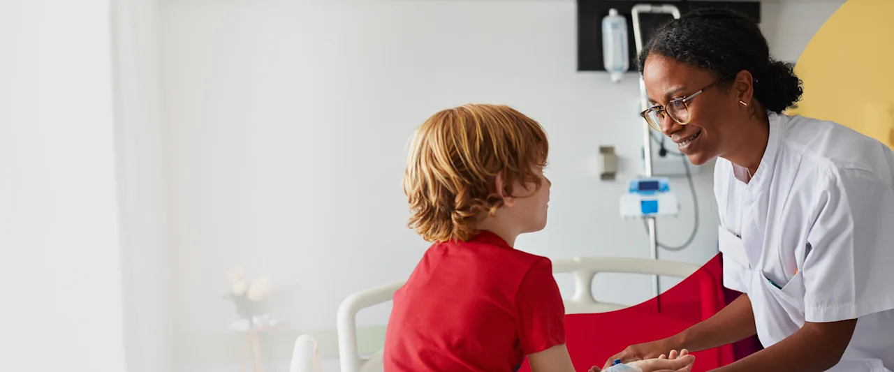 header-boy-red-shirt-female-doctor-d