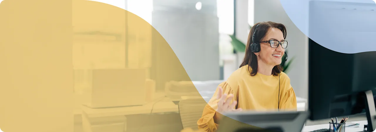 banner-woman-headset-yellow-sweater-3-d