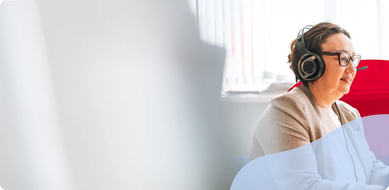 header-woman-headset-t