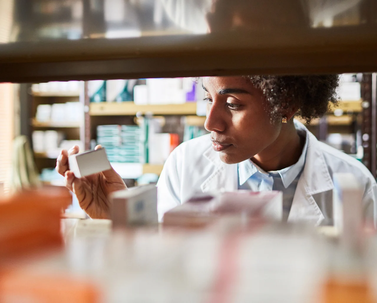 media-doctor-looking-at-perscription