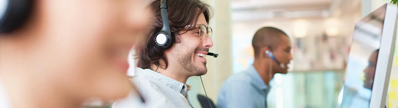 media-customer-service-team-t