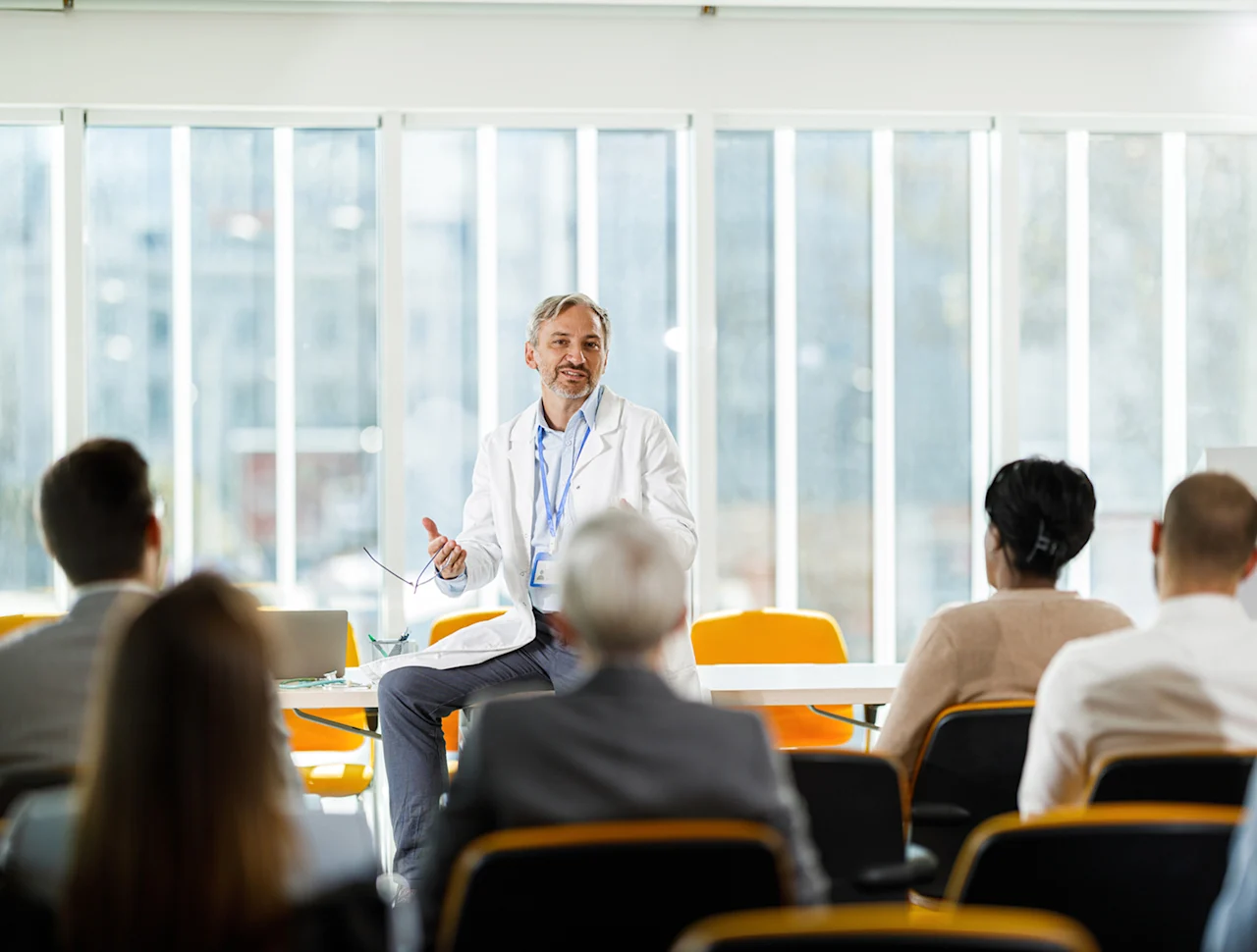 header-male-medical-doctor-leading-seminar-t