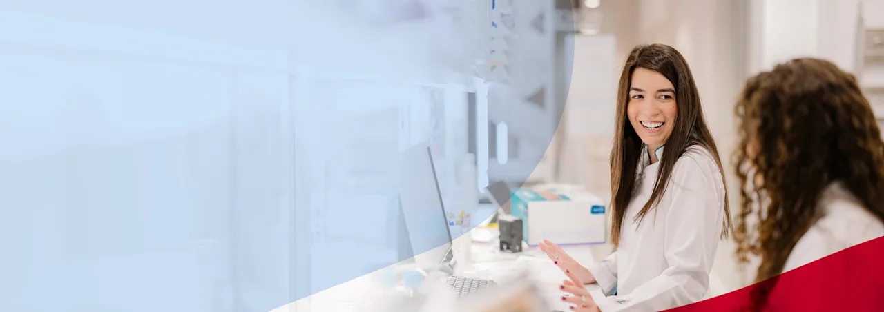 banner-2-female-doctors-lab-d