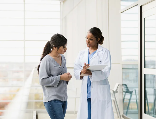 header-doctor-patient-walking-talking-m