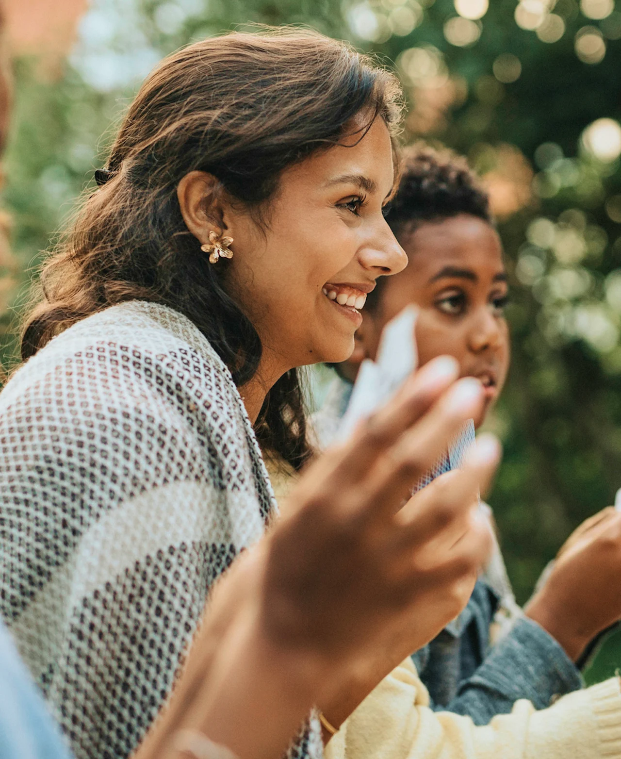 media-happy-woman-family-d