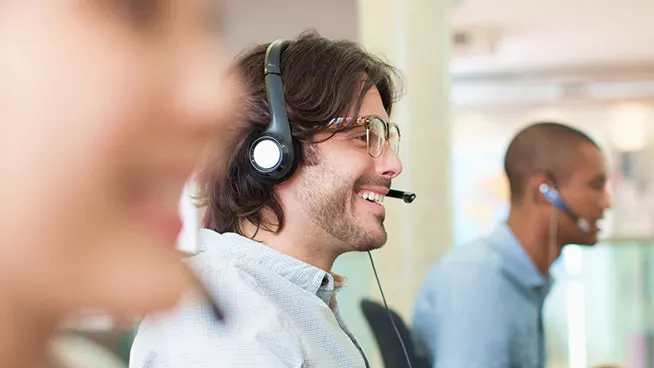 media-customer-service-team-m