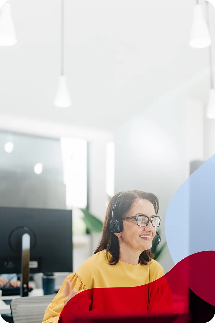 banner-woman-headset-yellow-sweater-2-m