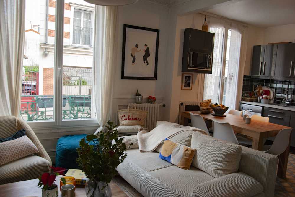 Lissac - Living room - Sofa and kitchen.