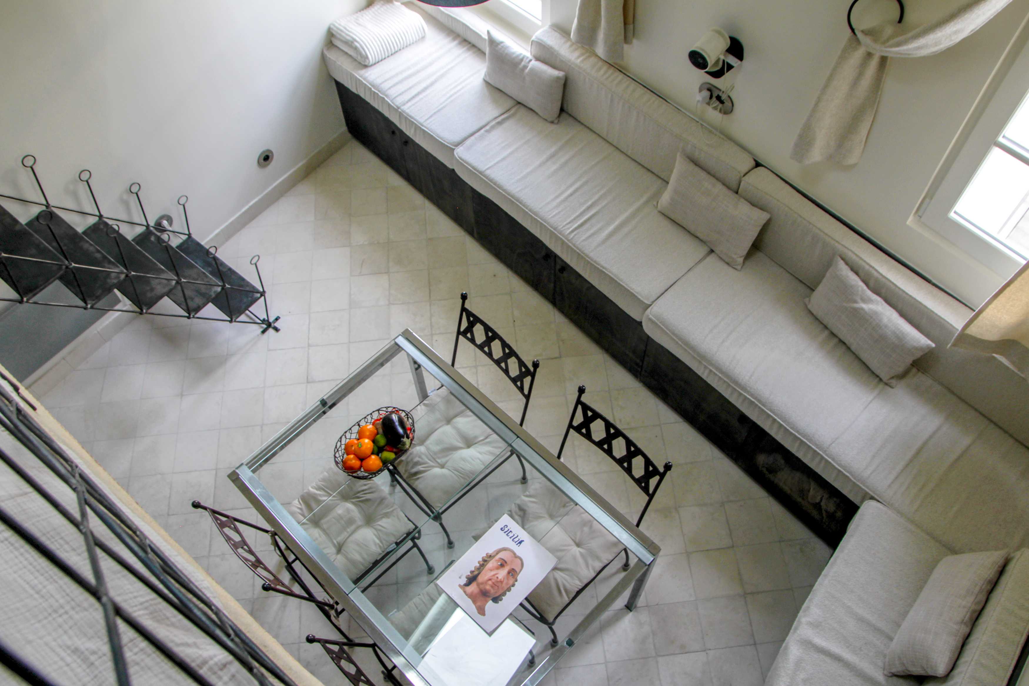 Boinod - Living room - Dinning table from the room