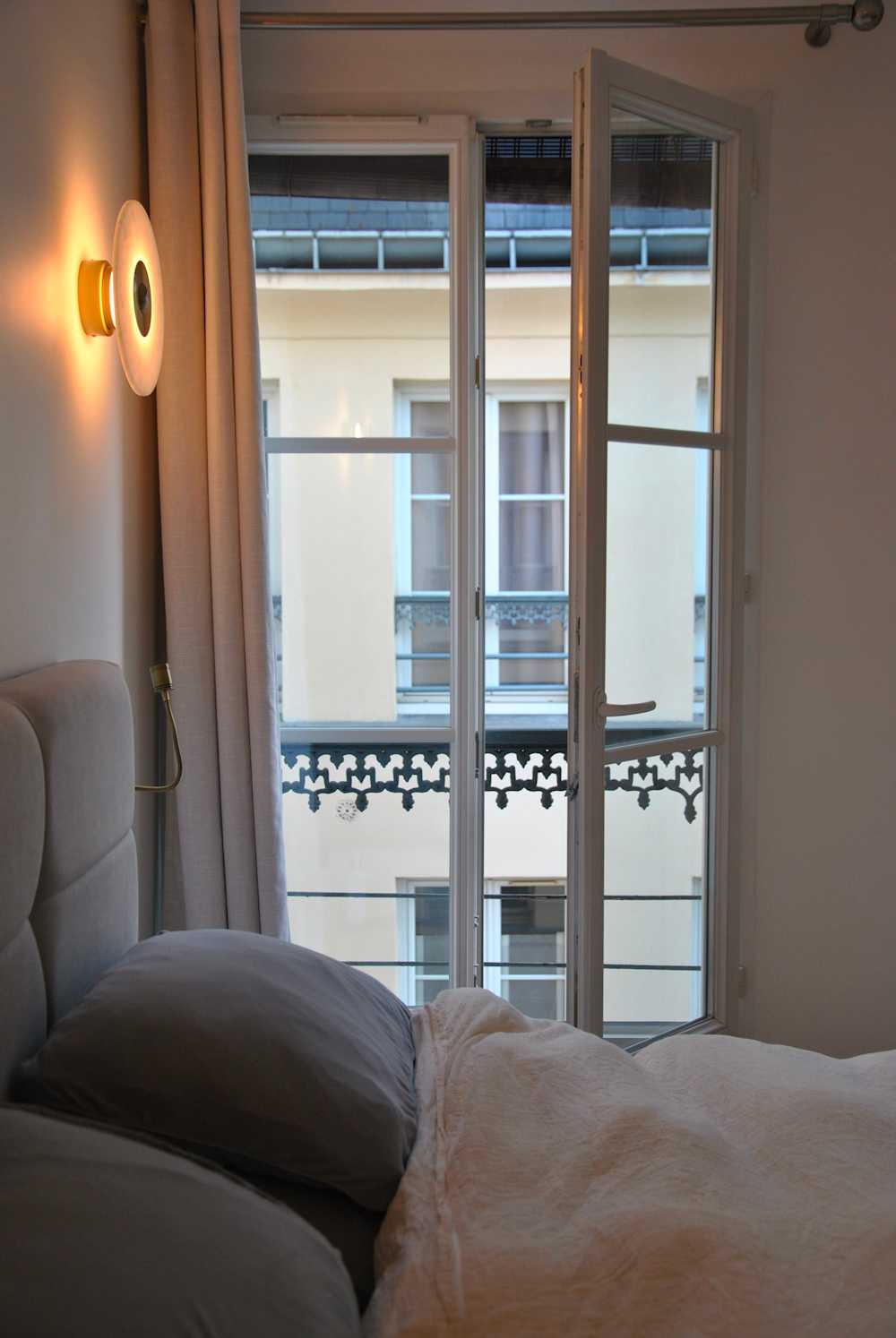 Francaise - Bedroom - Window opened