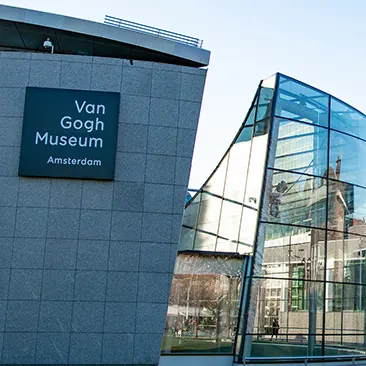 Das Van-Gogh-Museum in Amsterdam. Dieses Museum verwendet FlexWhere für hybride Arbeiten.