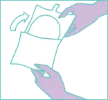 Öffne die Schutzhülle einer Damenbinde