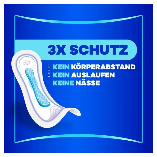 Hände, die eine Binde mit einer Lupe halten, um die saugfähige und die sanfte Oberfläche zu zeigen.