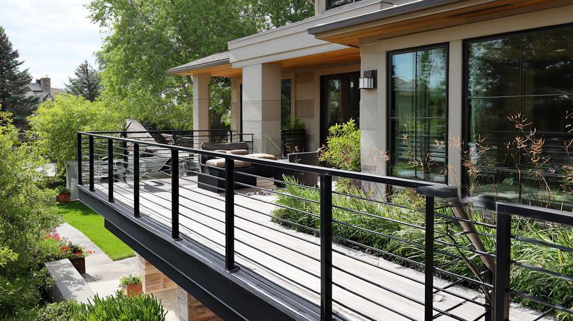 Discover the Benefits of Metal Deck Railing
