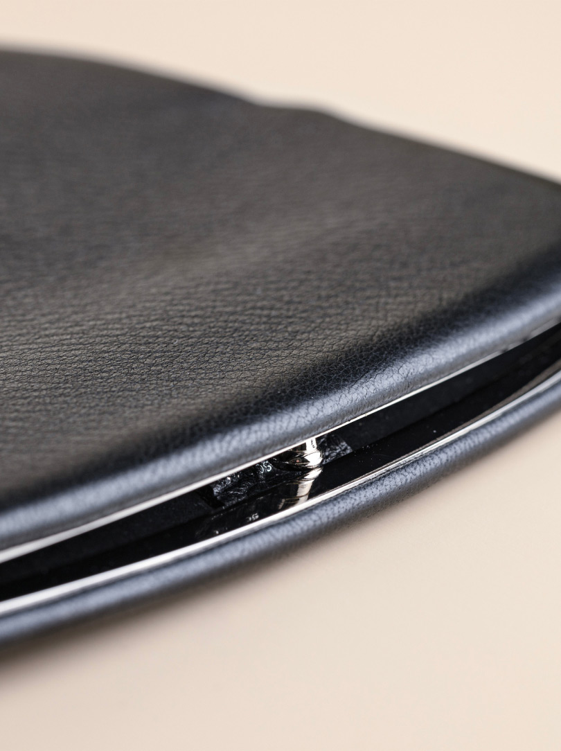 Push gamaguchi clutch, black - Arts & Science | AGOBAY