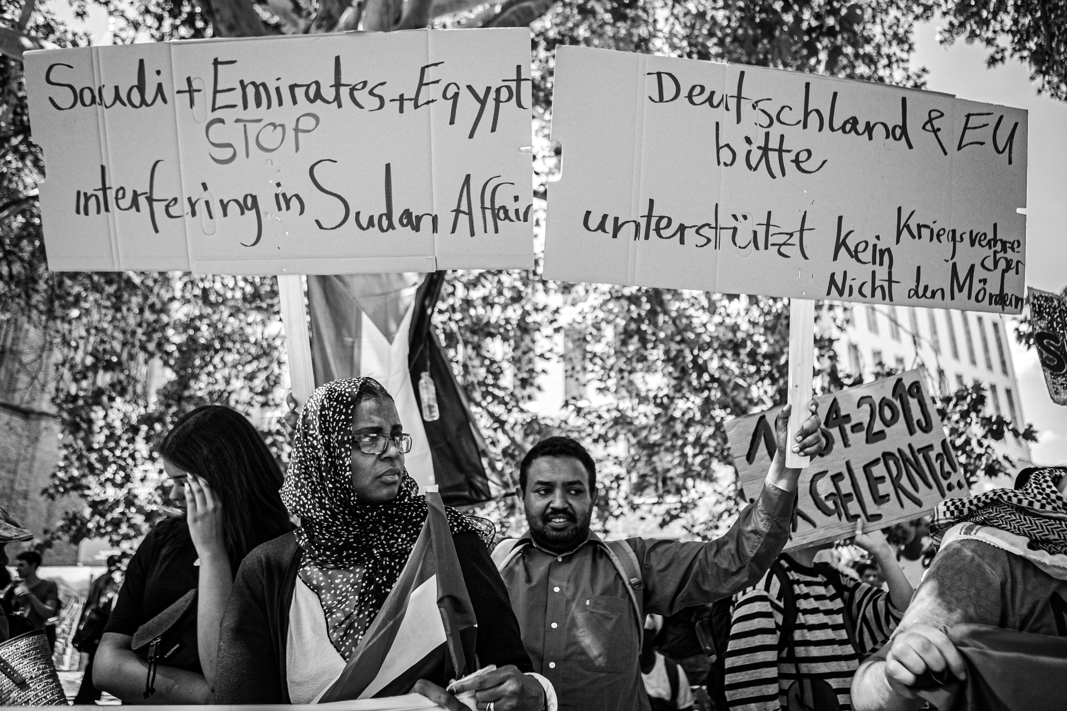 Protest in solidarity with the Sudanese revolution in front of the German foreign ministry. Photo: Hossam el-Hamalawy, CC 2.0 via Flickr.
