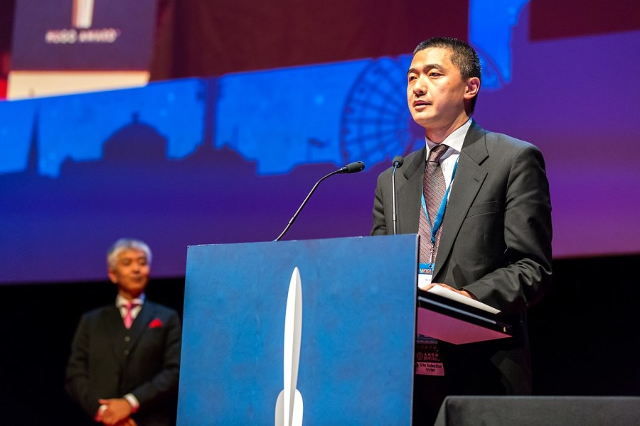 A photo of Ken Liu speaking.