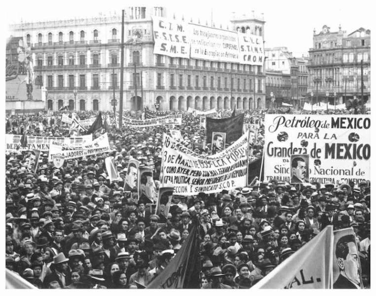 A photo of a demonstration in favor of oil expropriation in Mexico in the 1930s.