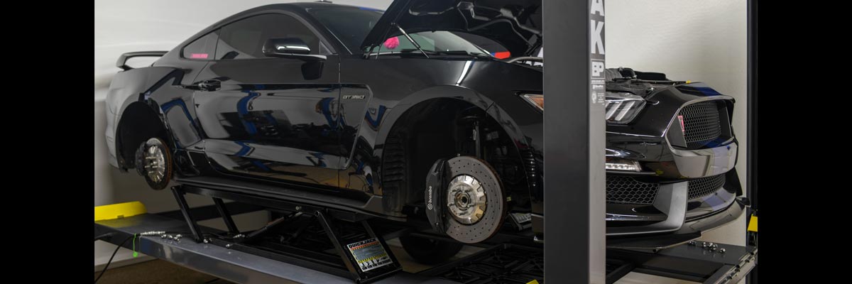 BendPak QuickJack Portable Car Lift Lifting Ford Mustang GT350 in Garage