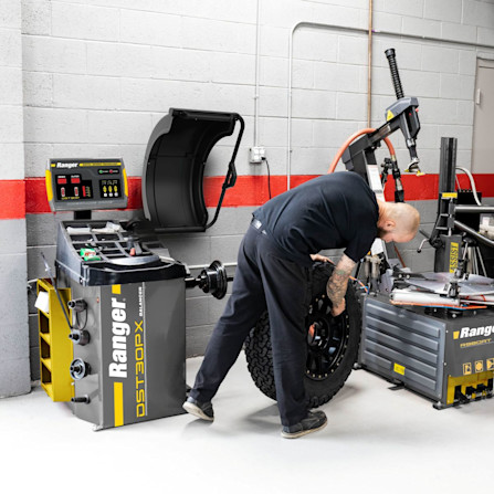 Ranger DST30PX Wheel Balancer in a Professional Tire Shop